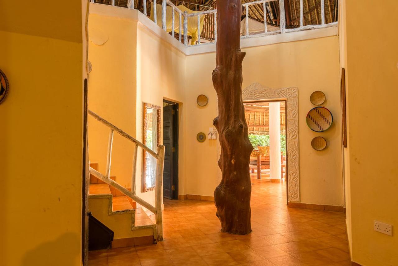 Bed and Breakfast Upani In Diani Діані-Біч Екстер'єр фото