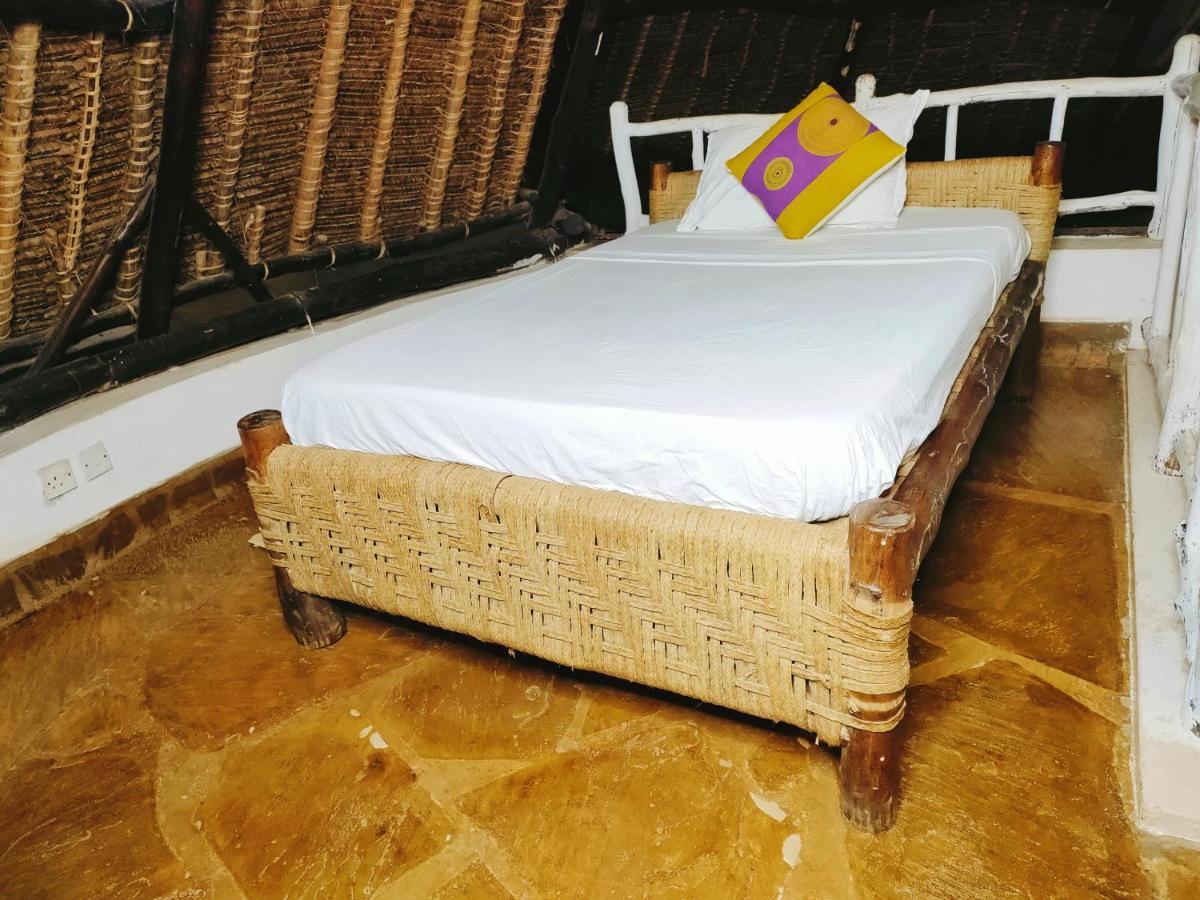 Bed and Breakfast Upani In Diani Діані-Біч Екстер'єр фото