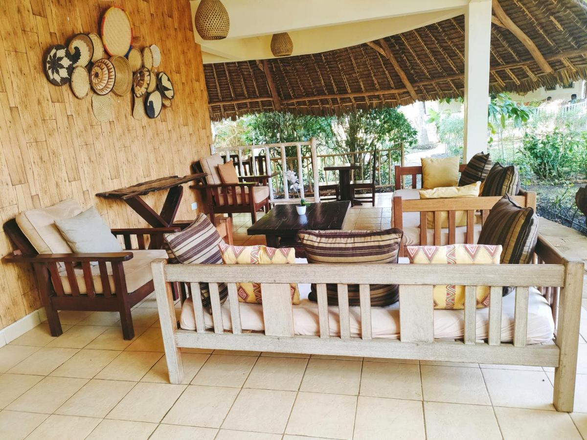 Bed and Breakfast Upani In Diani Діані-Біч Екстер'єр фото