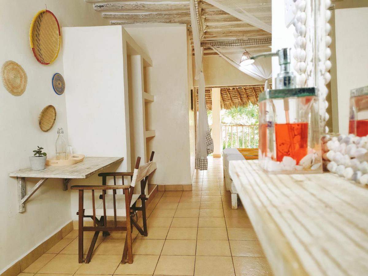 Bed and Breakfast Upani In Diani Діані-Біч Екстер'єр фото