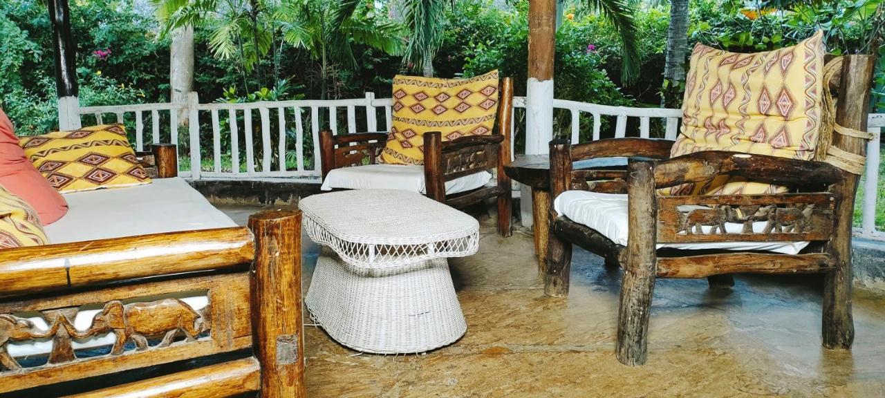Bed and Breakfast Upani In Diani Діані-Біч Екстер'єр фото