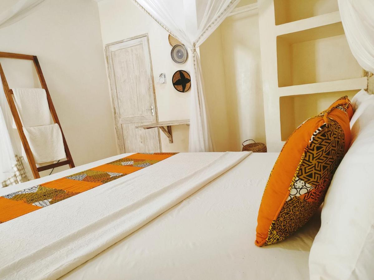 Bed and Breakfast Upani In Diani Діані-Біч Екстер'єр фото