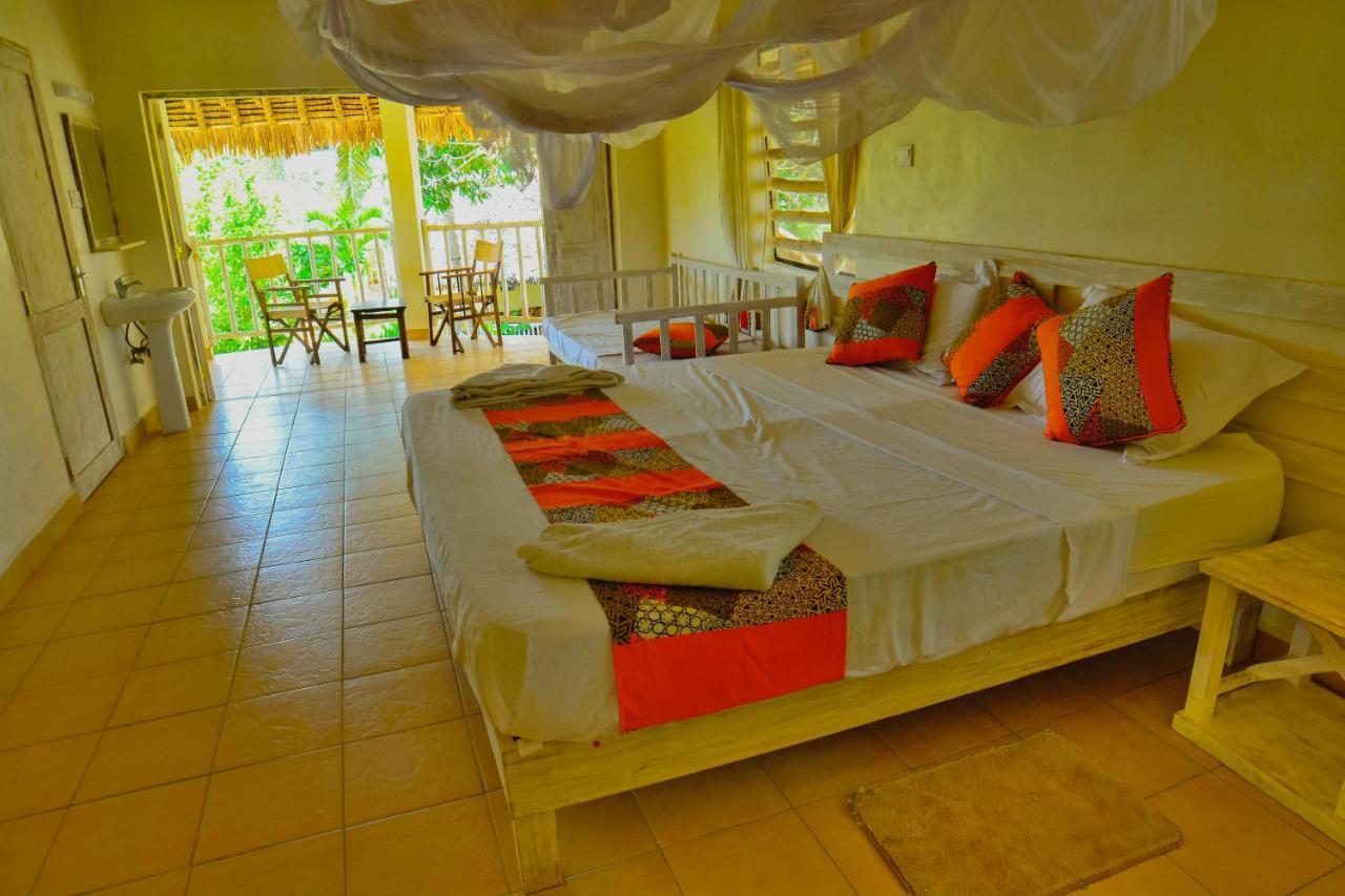 Bed and Breakfast Upani In Diani Діані-Біч Екстер'єр фото