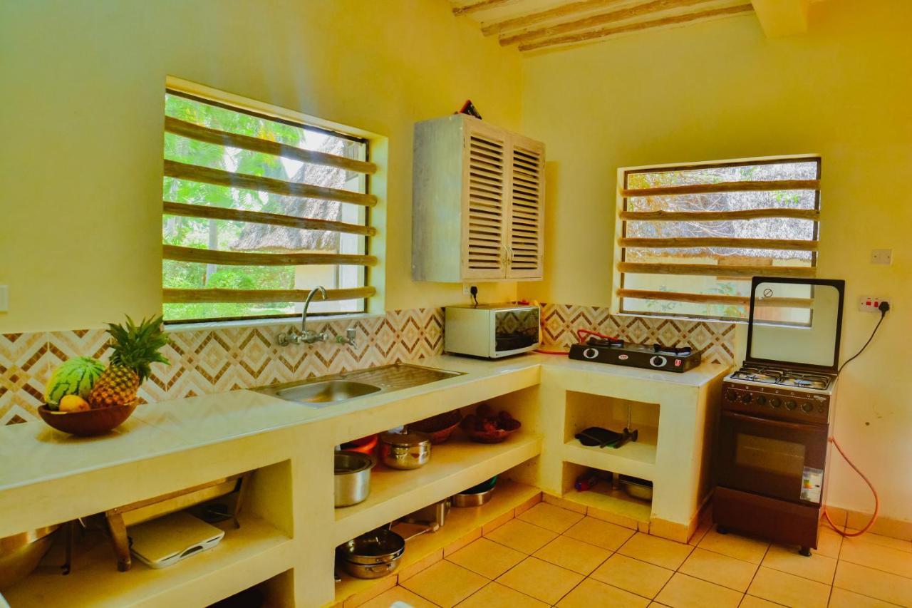 Bed and Breakfast Upani In Diani Діані-Біч Екстер'єр фото