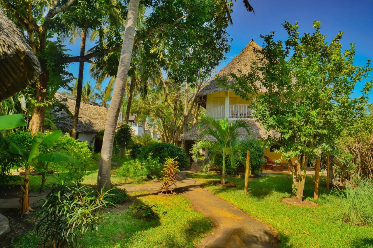 Bed and Breakfast Upani In Diani Діані-Біч Екстер'єр фото