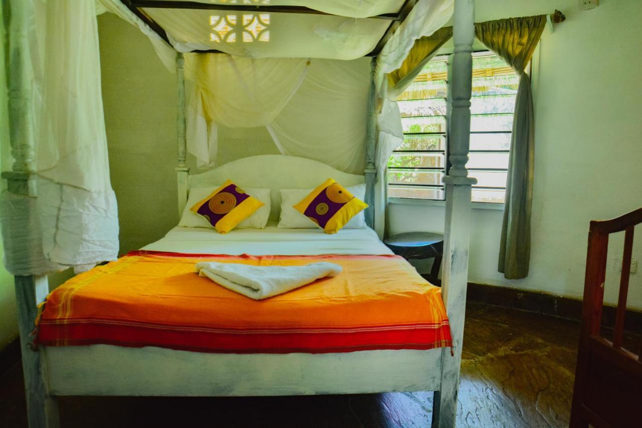Bed and Breakfast Upani In Diani Діані-Біч Екстер'єр фото
