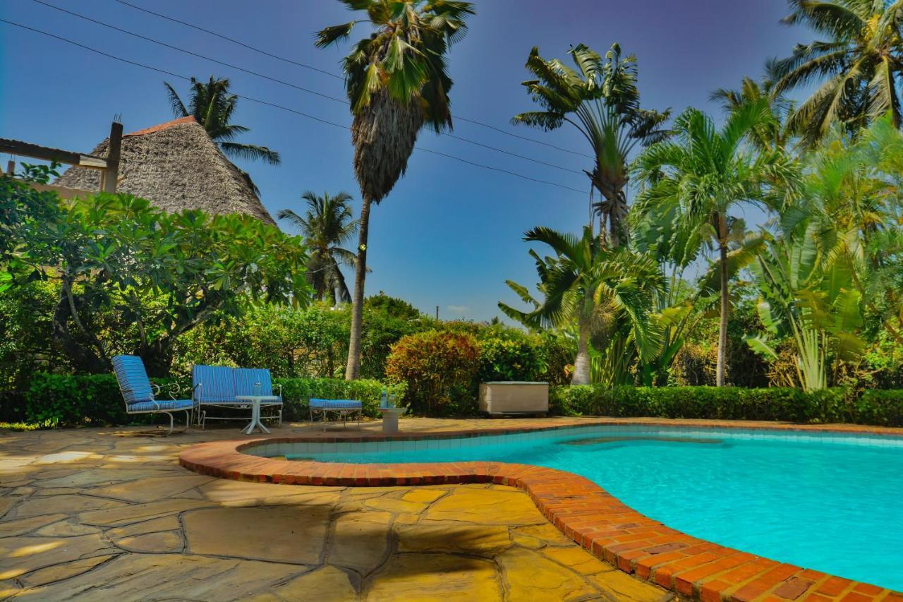 Bed and Breakfast Upani In Diani Діані-Біч Екстер'єр фото