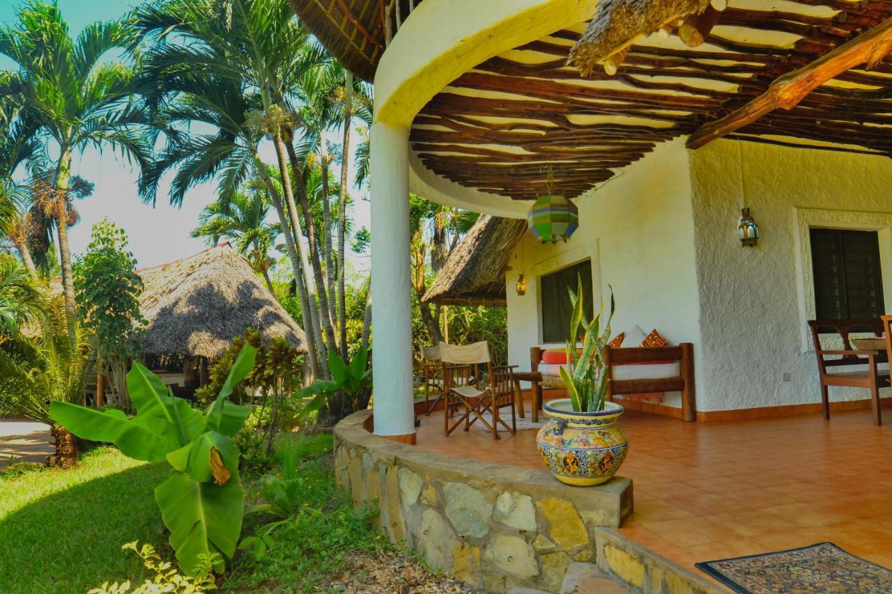 Bed and Breakfast Upani In Diani Діані-Біч Екстер'єр фото