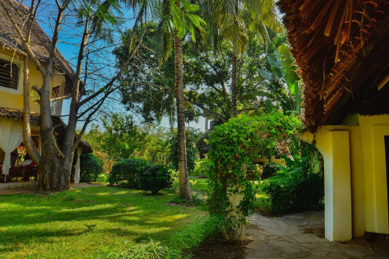 Bed and Breakfast Upani In Diani Діані-Біч Екстер'єр фото