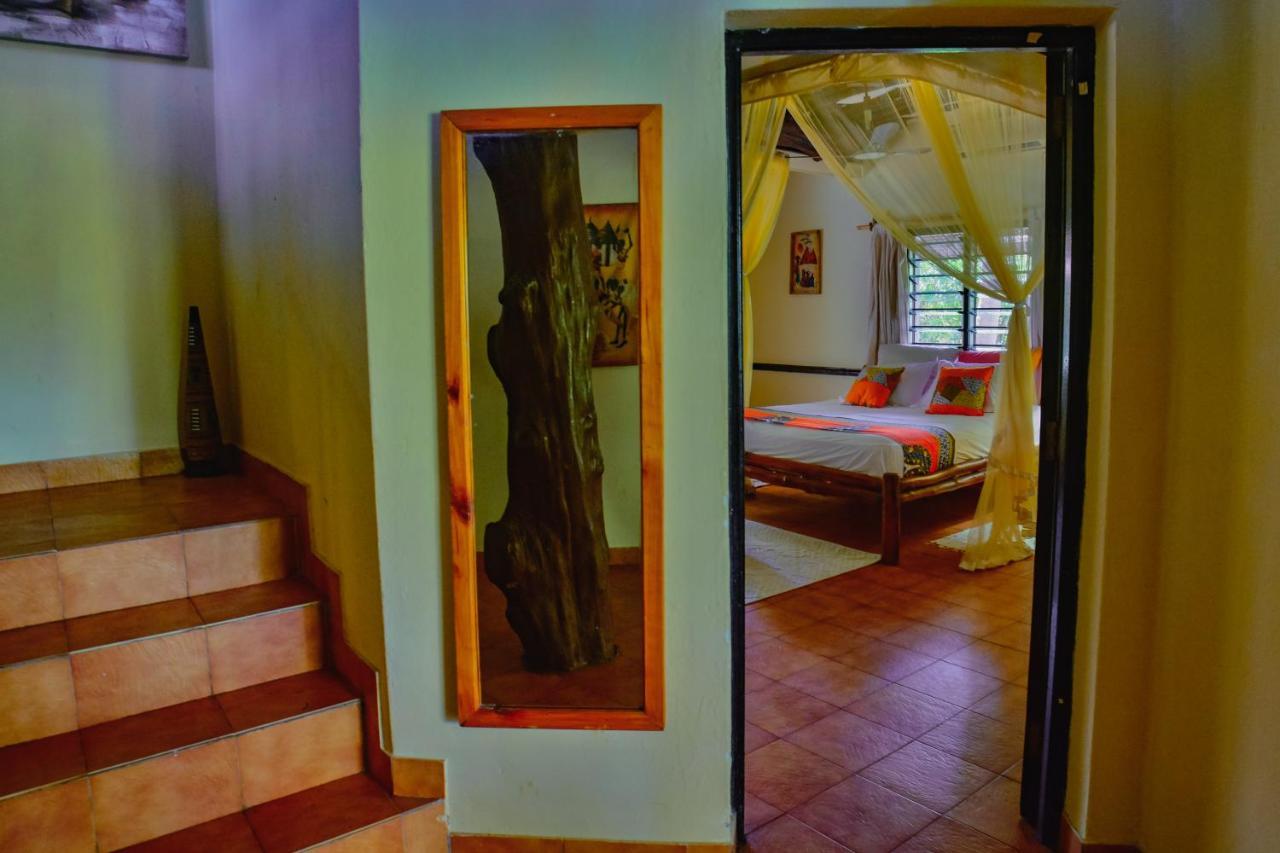 Bed and Breakfast Upani In Diani Діані-Біч Екстер'єр фото