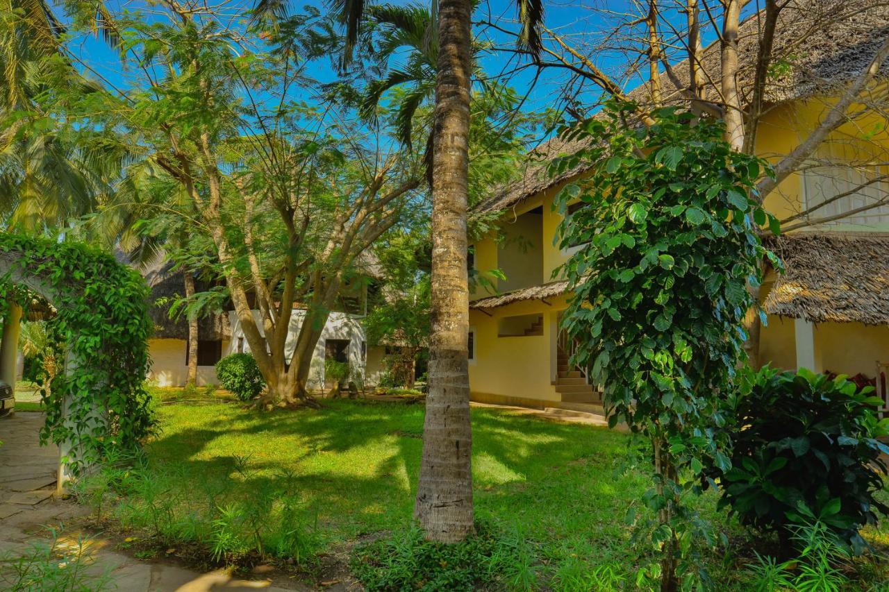 Bed and Breakfast Upani In Diani Діані-Біч Екстер'єр фото